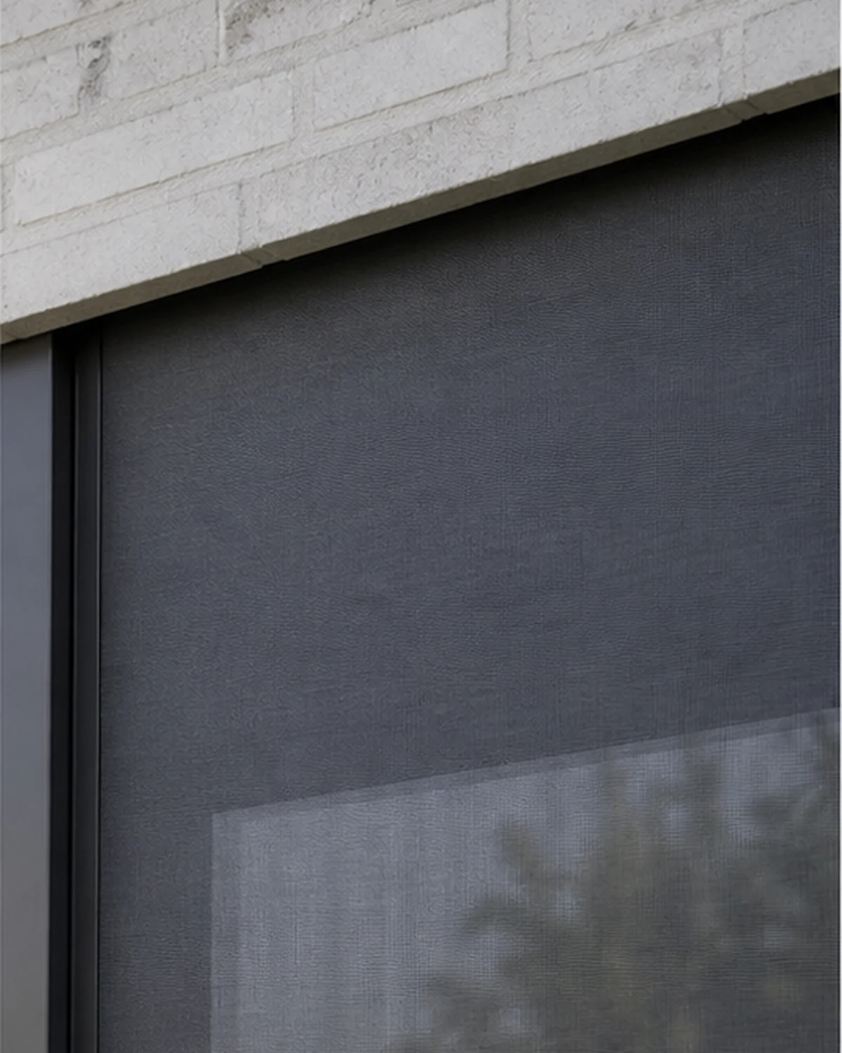 Screen cloth that comes flat from a finished lintel