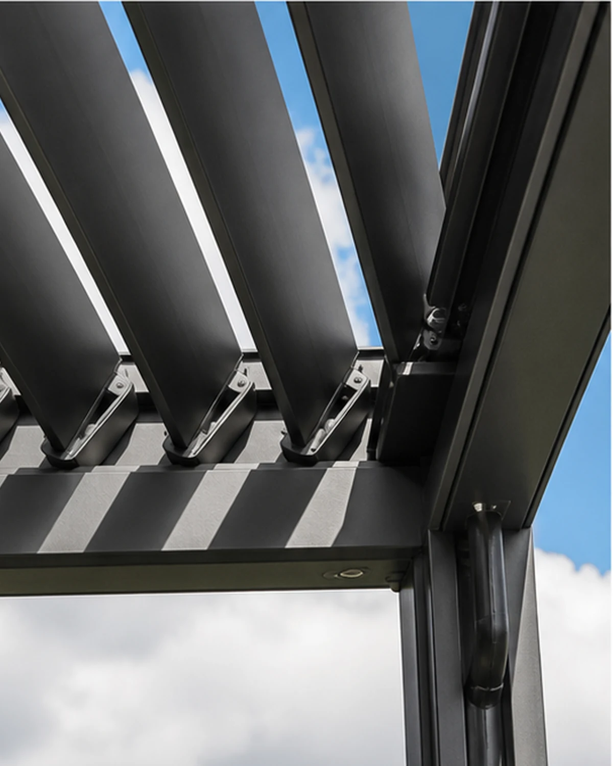 Detail of adjustable aluminum slats and supporting column